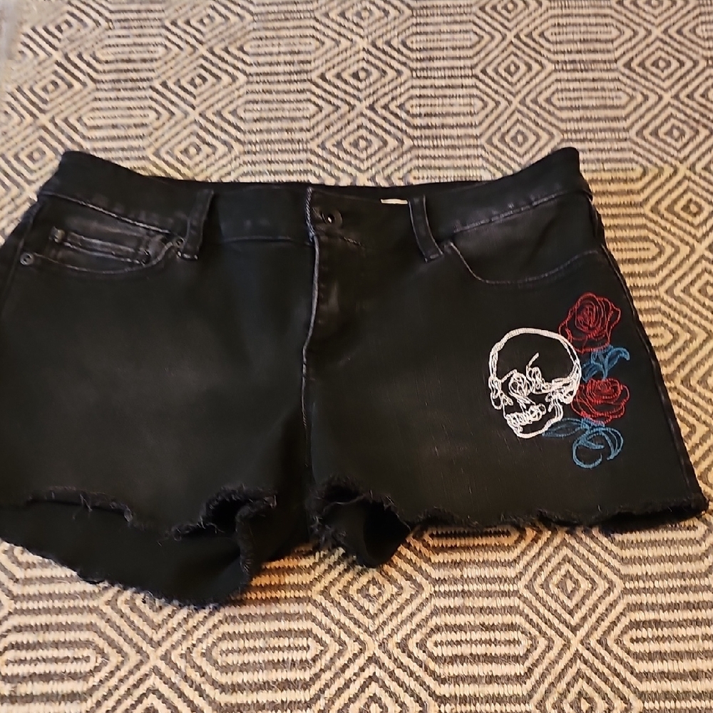 Sold Blackheart Black Jean Shorts with Skull Embroidery 7